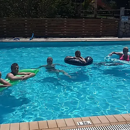 Гостевой дом 2br Balconies Pool 3 3*